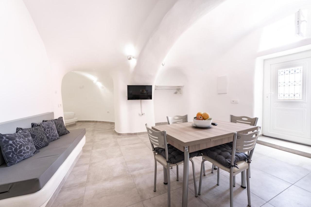 Nomikos Mansion Apartment คาร์เทราดอส ภายนอก รูปภาพ