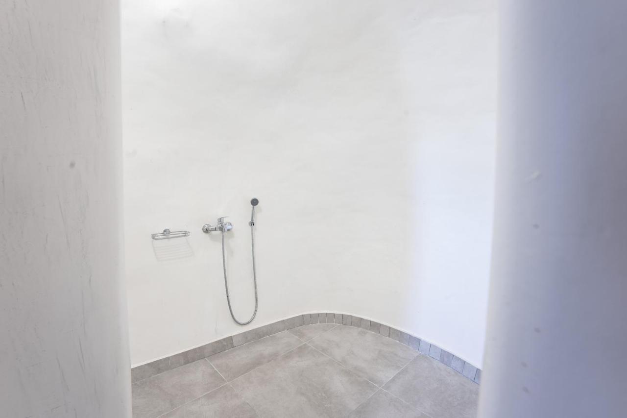 Nomikos Mansion Apartment คาร์เทราดอส ภายนอก รูปภาพ