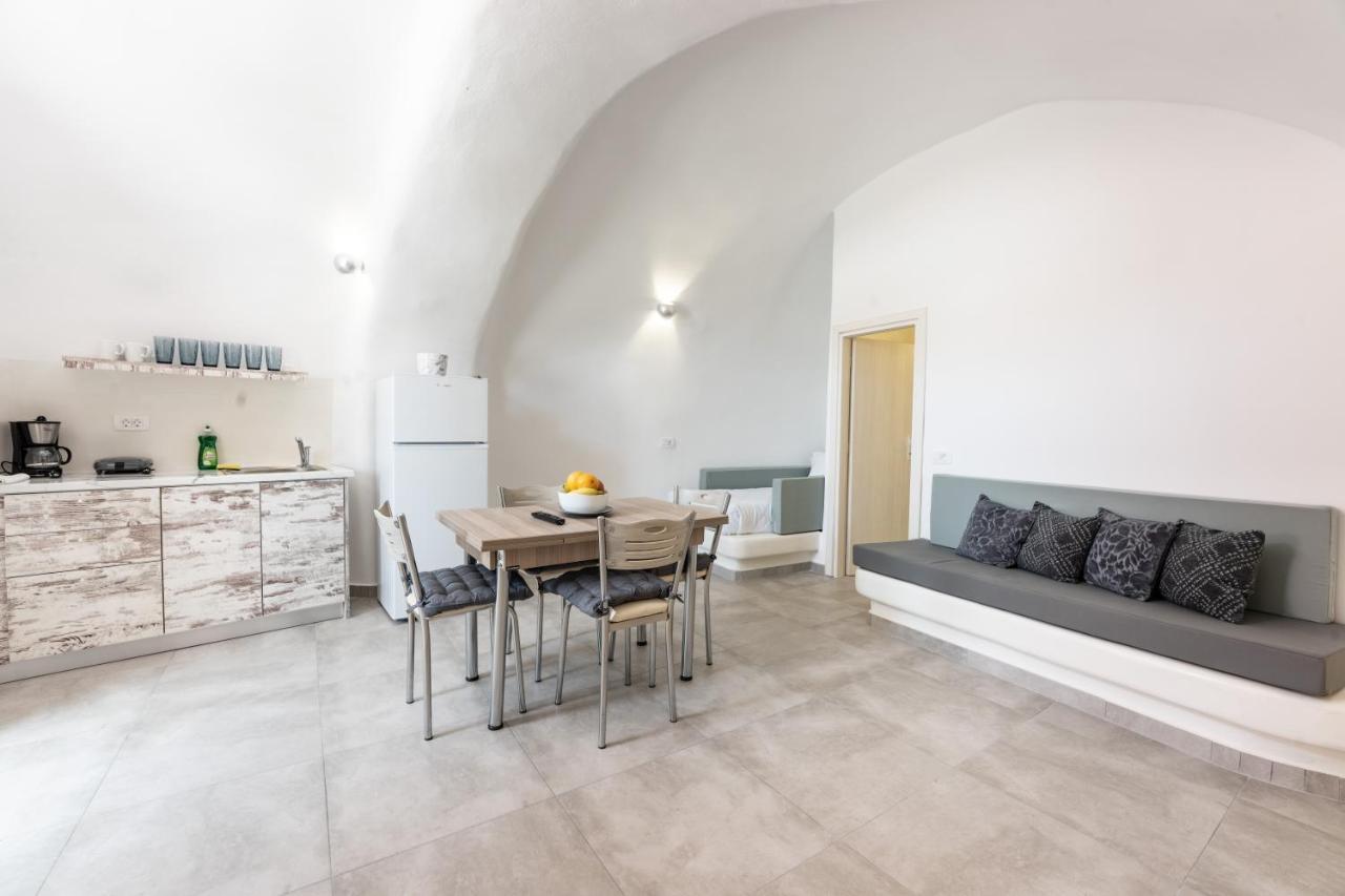 Nomikos Mansion Apartment คาร์เทราดอส ภายนอก รูปภาพ