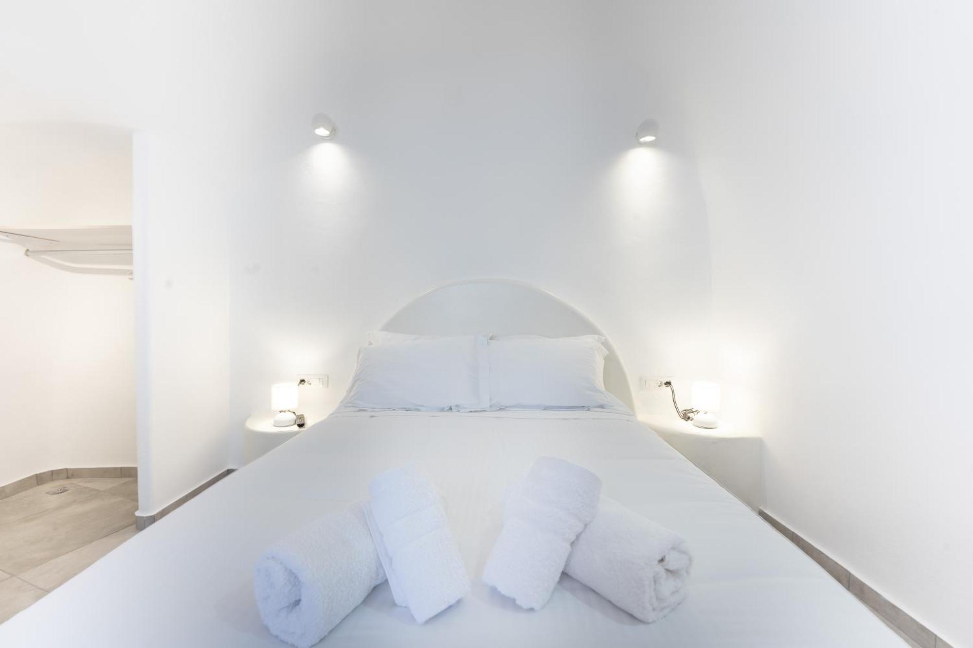 Nomikos Mansion Apartment คาร์เทราดอส ภายนอก รูปภาพ