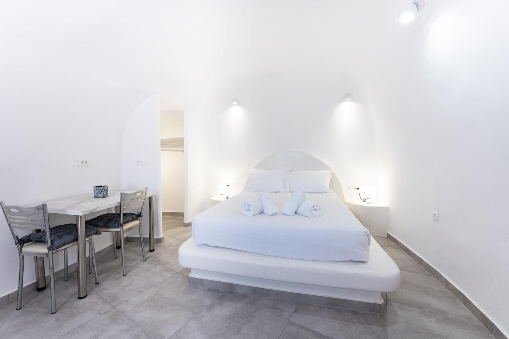 Nomikos Mansion Apartment คาร์เทราดอส ภายนอก รูปภาพ