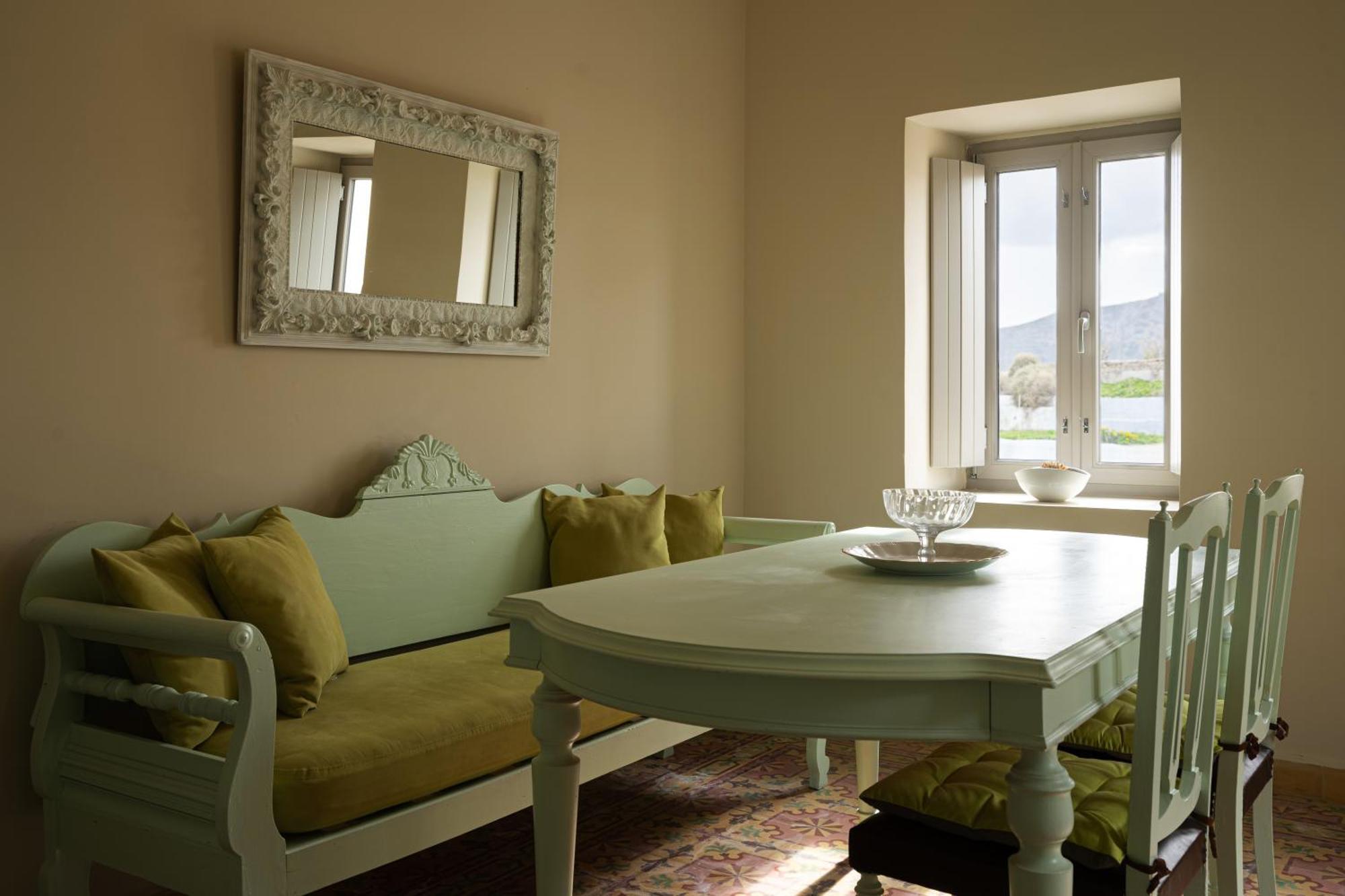 Nomikos Mansion Apartment คาร์เทราดอส ภายนอก รูปภาพ